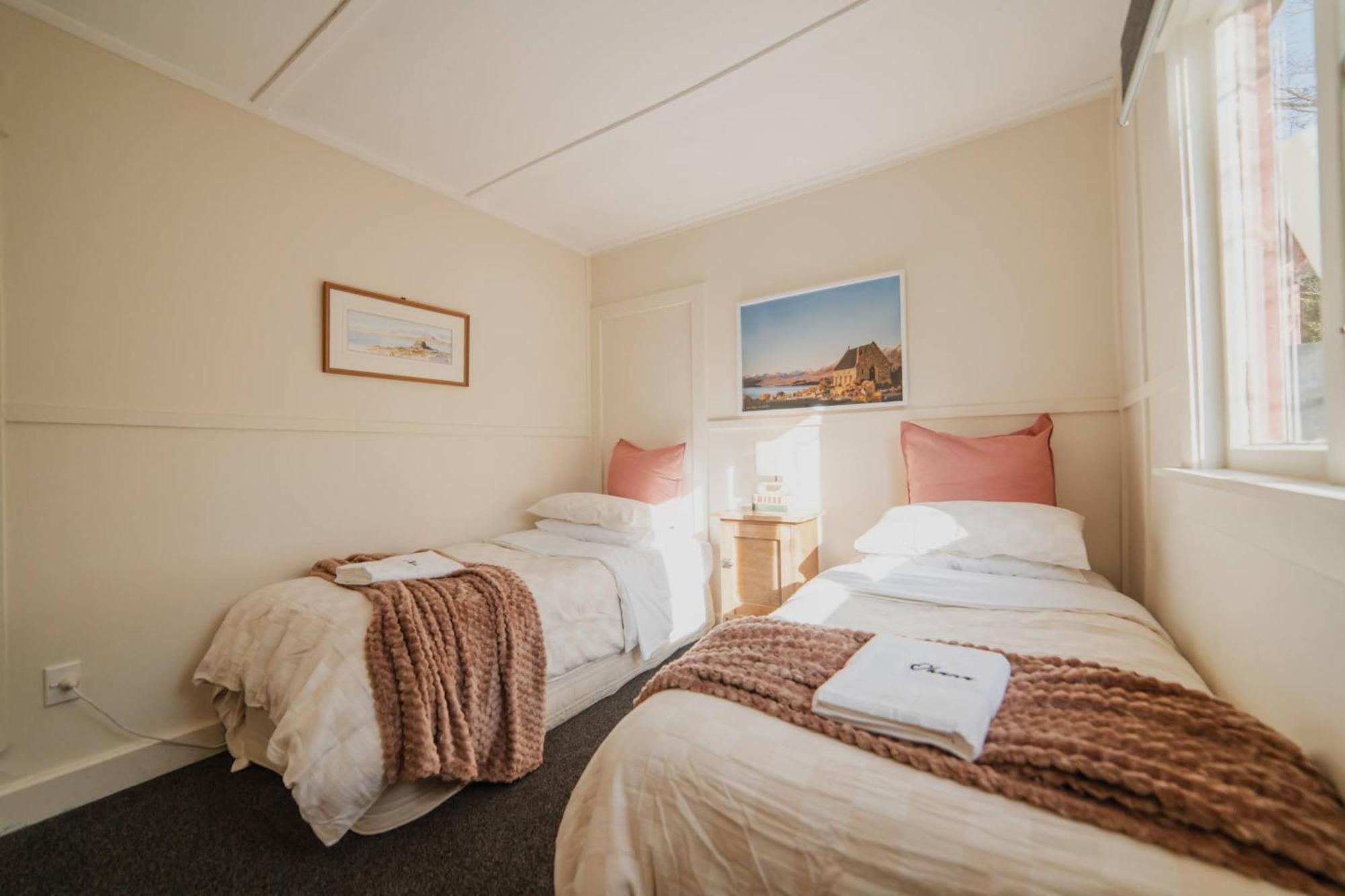 Lake Tekapo Cottages Exterior photo